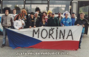 Autobus z Mořiny míří na Zlatou přilbu do Pardubic každoročně