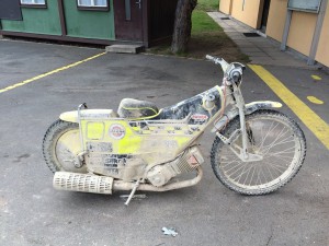 Motocykl Michala Škurly po návratu do Prahy