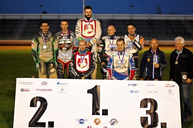 Žiga Kovačič, Aleksander Čonda, Hynek Štichauer, Tomáš Suchánek, Josef Franc, Ondřej Smetana, Zdeněk Holub a manažeři Zdeněk Schneiderwind a LUbomír Vozár