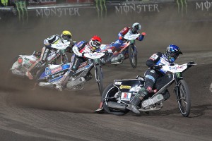 Tai Woffinden vede semifinále před Jaroslawem Hampelem, Niels Kristianem Iversen a Gregem Hancockem