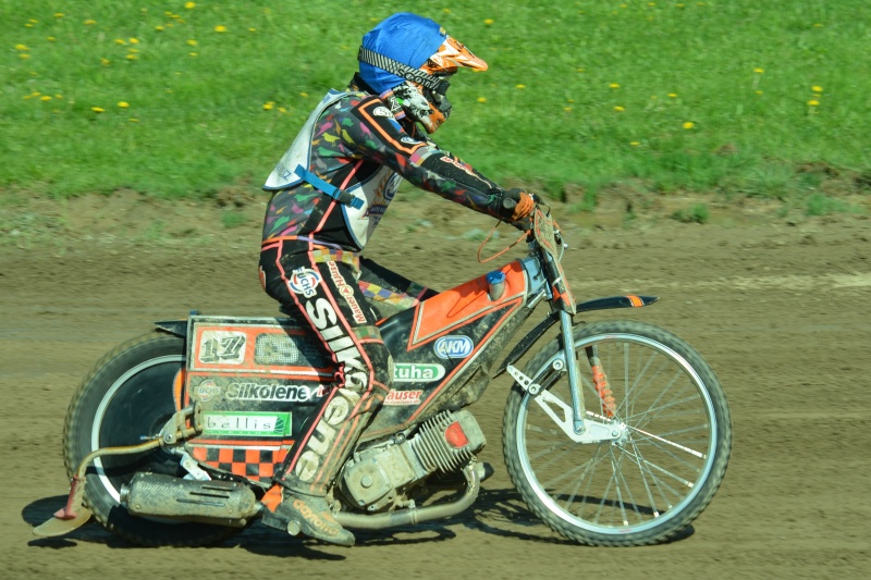 Zdeněk Holub skočil do čela šampionátu
