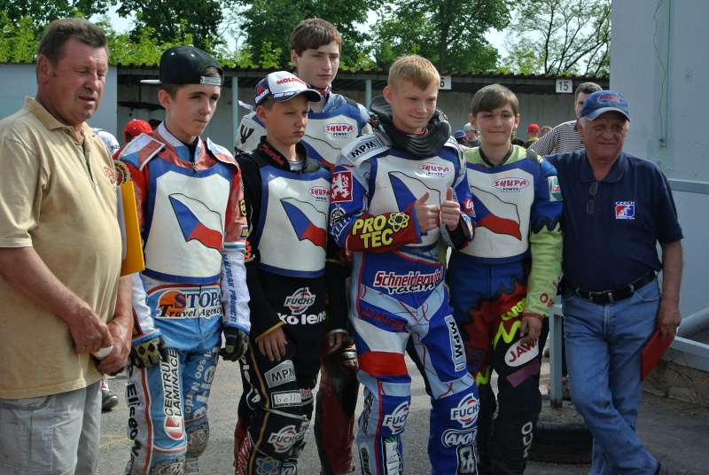 Česká reprezentace: odleva Jiří Štancl, Dušan Hlaváček, Lukáš Vinter, Václav Kvěch, Petr Chlupáč, Jan Kvěch a Miroslav Rosůlek