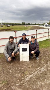 JIří Georgiev, Zdeněk Schneiderwind a Josef Franc - mechanik, trenér a závodník vzdali hold Zdeňku Kudrnovi