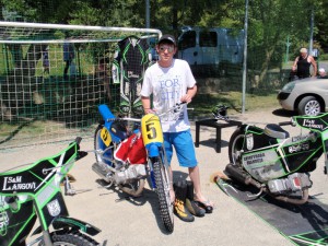 Michal Dudek přivezl do Hospozína tři motocykly