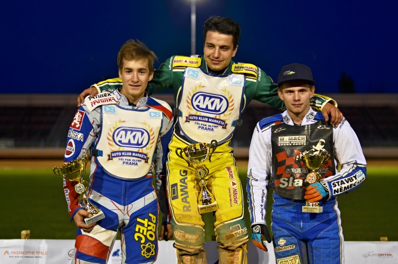 Michal Škurla, Zdeněk Holub a Eduard Krčmář na stupních vítězů