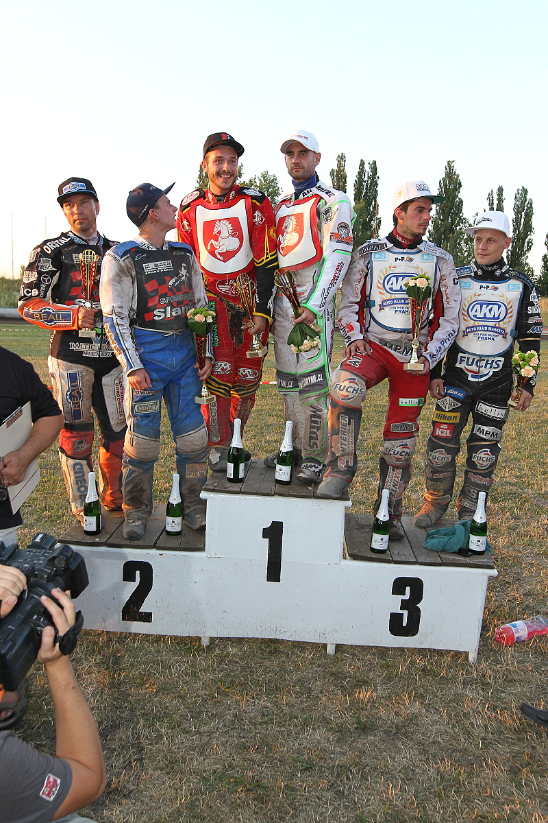 Stupně vítězů: Sebastian Ulamek, Eduard Krčmář, Václav Milík, Aleš Dryml, Matěj Kůs a Josef Franc