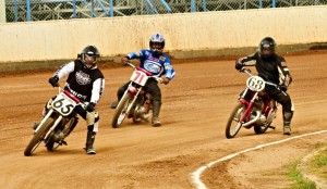 Flattrackoví veteráni: zleva Stanislav Pavelka, Jiří Kozák a František Chvojka