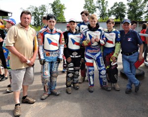 Při světovém poháru v Plzni se Jiří Štancl a Miroslav Rosůlek nechali zvěčnit s Dušanem Hlaváčkem, Lukášem Vinterem, Václavem Kvěchem, Petrem Chlupáčem a Janem Kvěchem