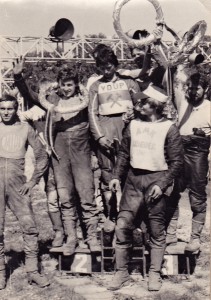 V květnu 1979 vyhrál Liberec doma druholgový mítink - na snímku se radují Václav Záruba, Josef Rybář a Věroslav Kollert z triumfu po boku Kopřivničanů a čakovického Miloslava Černého