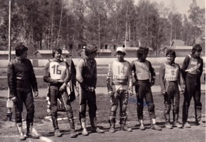 Nástup semifinálové skupiny B v Liberci v květnu 1981: odleva Jiří Mizera, Zdeněk Schneiderwind, Věroslav Kollert, Jozef Belica, Ladislav Šifalda, Pavol Tonhauser a Josef Mizera