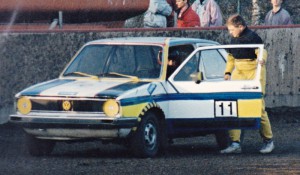 V první polovině devadesátých let závodily v Liberci také automobily a Věroslav Kollert nemohl chybět za volantem