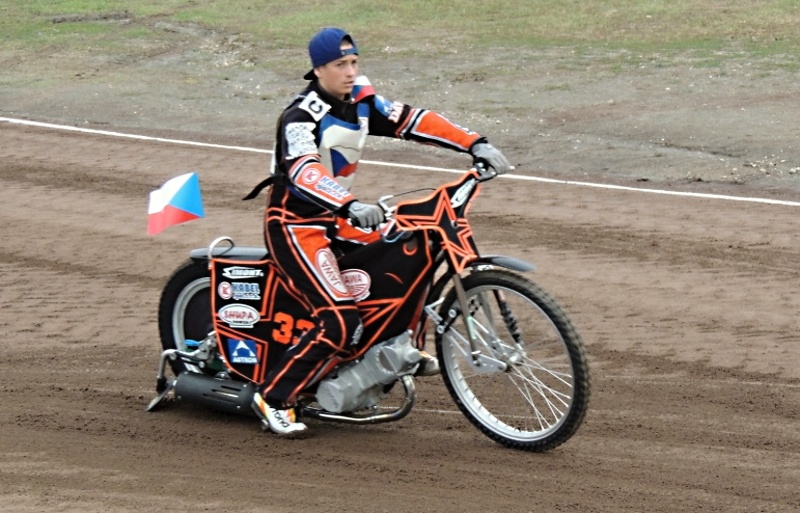 Loni si převzal rytířský meč AČR a jako správný rytíř šíří za hranicemi věhlas své země