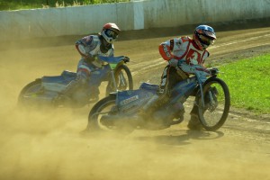 Jaroslav Petrák drží v šachu Ondřeje Smetanu