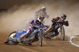 Eduard Krčmář jede první před Zdeňkem Holubem a Jaroslavem Petrákem