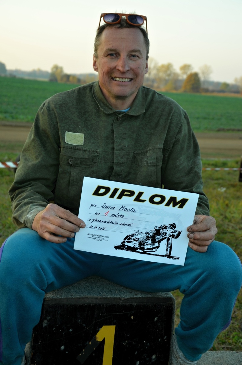 Dan Macl zůstal z plochodrážníků na vyhlášení sám