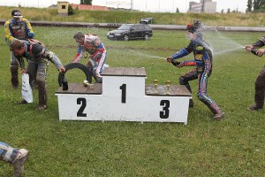 Při červnoveém Memoriálu Antonína Vildeho se Roman Čejka ještě koupal v šampaňském, ale další zadřený motor o týden později znamenal konec