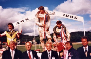Zatímco Robert Král slavil výhru ve Svitavách, Pavel Ondrašík na opačném konci republiky stál na pódiu s Andreasem Schapflem a vítězným Andy Bössnerem