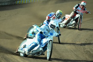 V rozjížďce s číslem šestnáct Eduard Krčmář - na snímku před Alešem Drymlem a Martinem Gavendou - dostal Slaný na dohled Markétě