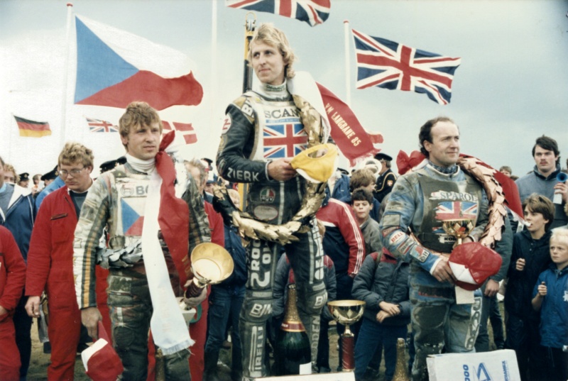Stupně vítězů: Jiří Štancl, Simon Wigg a Peter Collins