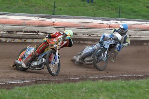 Závěrečný triumf Václava Milíka, jenž na snímku jede před Jakubem Jamrogem a Ondřejem Smetanou