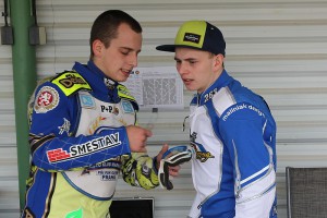 Eduard Krčmář, který na snímku naslouchá líčení Ondřeje Smetany, měl při Prague Open nejvíce bodů