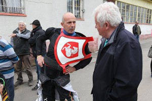 Jaroslav Petrák letos poprvé usedl na motocykl minulou sobotu, ale tento týden má hodně napilno