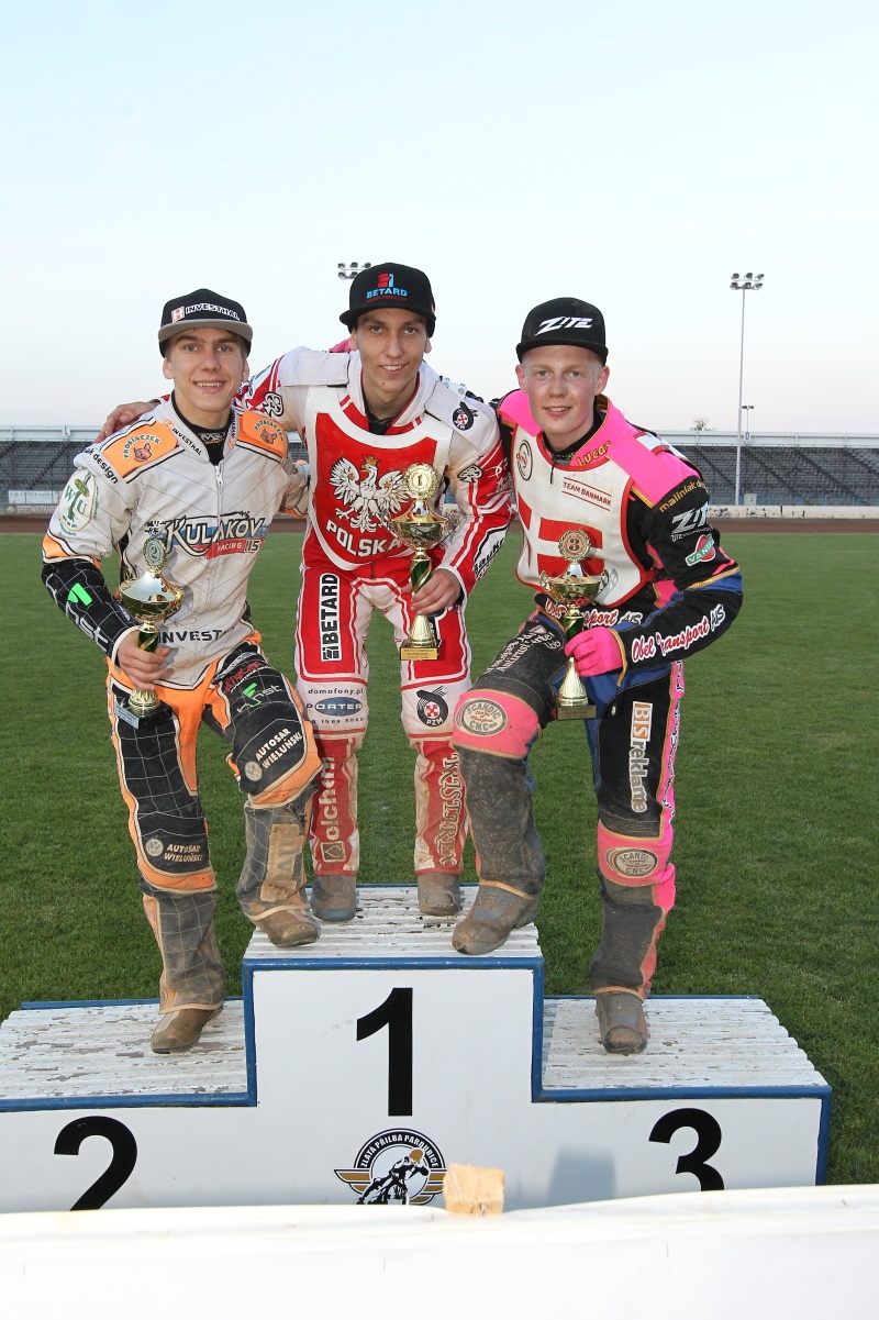 Viktor Kulakov, Maksym Drabik a Patrick Hansen na stupních vítězů