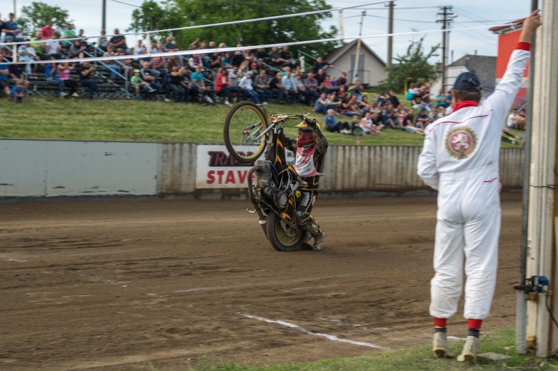 Vítězné wheelie v podání Martina Málka