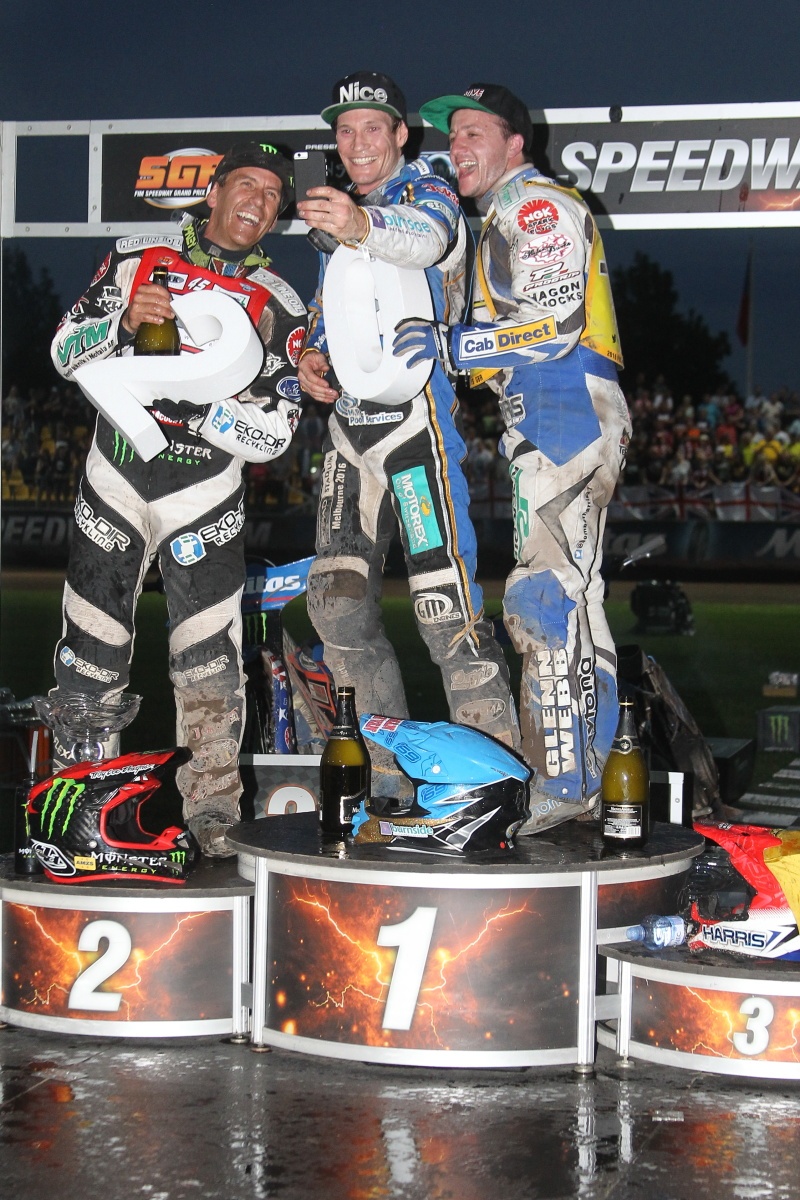 Greg Hancock, Jason Doyle a Chris Harris na stupních vítězů