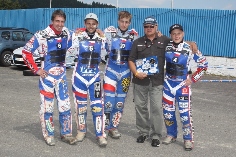 Třetí nejlepší dlouhodrážní tým na světě: Martin Málek, Hynek Štichauer, Michal Škurla, Milan Špinka a Josef Franc