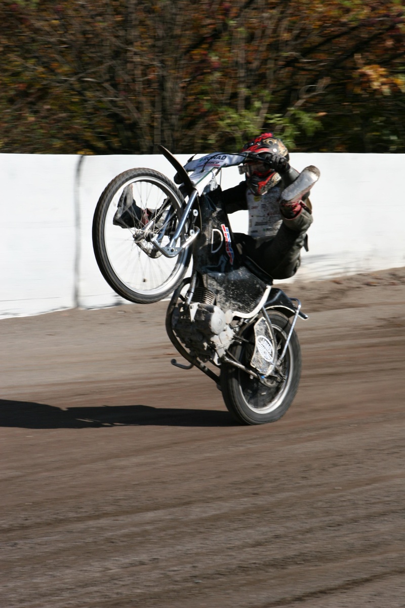 Píše se říjen roku 2008 a Václav Milík předvádí své charakteristické wheelie se stopětadvacítkou