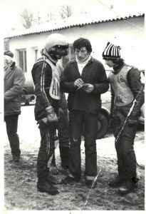 Jaroslav Zobal si povídá s Jaroslavem Francem, který se zabil na Těrlicku roku 1979, a Milanem Toběrným