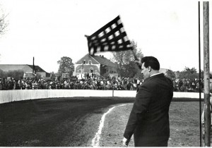 Startmaršálem při prvním mezinárodním závodě v Chabařovicích byl okresní tajemník Zeman