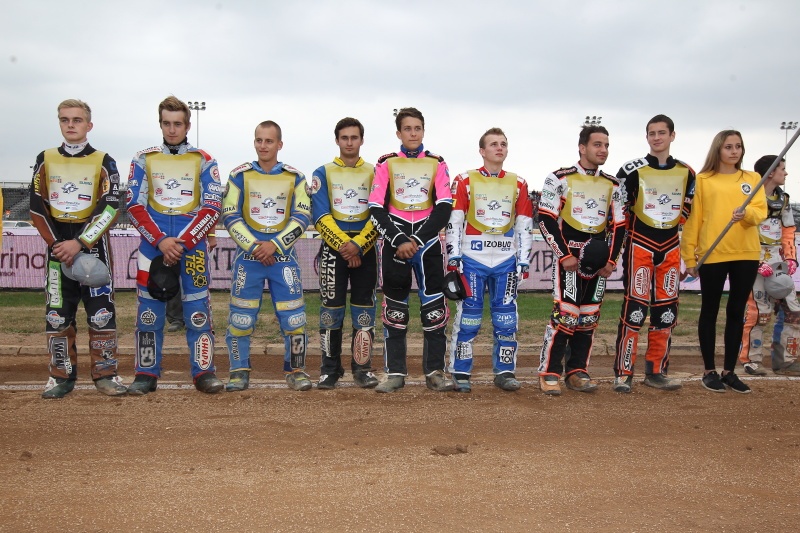 Češi na nástupu: zleva Filip Hájek, Michal Škurla, Ondřej Smetana, Josef Novák, Patrik Mikel, Eduard Krčmář, Zdeněk Holub a Adam Fencl
