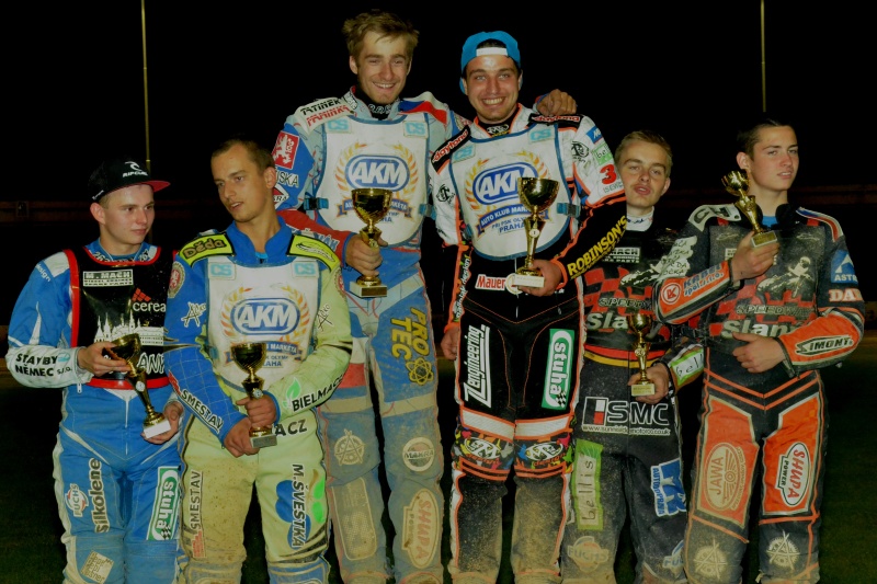 Eduard Krčmář, Ondřej Smetana, Michal Škurla, Zdeněk Holub, Filip Hájek a Adam Fencl na stupních vítězů