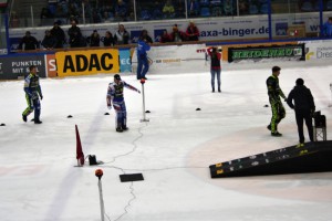 Nejlepší trio si přichází vybrat startovní posty pro velké finále