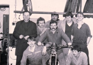 Jaromír Lach (druhý zleva v zadní řadě) v dobách, kdy začal koketovat s plochou dráhou