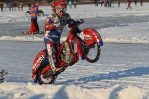 Jan Klatovský právě vyhrál čtrnáctou jízdu ledařského šampionátu