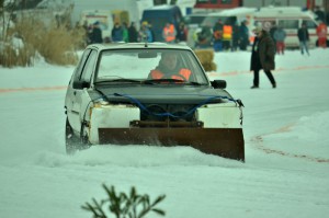 Kromě klasické čtyřkolky upravoval dráhu také upravený Peugeot 205