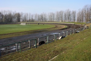 Podzimní úsilí členů AK Kopřivnice při rekontrukci dráhy nebralo vedení jejich města evidentně v potaz