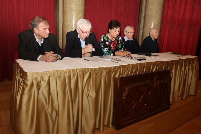 Miloslav Verner s řečnickým mikrofonem