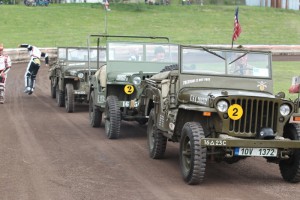 Historické džípy se opět postaraly o skvělé aranžmá slavnostního nástupu