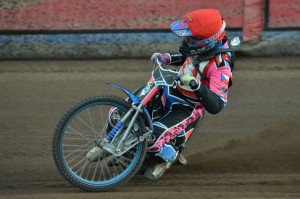 Patrik Mikel vykročil do čela již v rozjížďce s číslem dvě