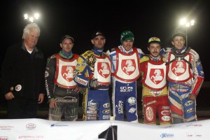 Tito muži dostali v dubnu 2015 pardubický tým do čela extraligy: zleva Lubomír Vozár, Tomáš Suchánek, Aleš Dryml, Martin Vaculík, Václav Milík a Patrik Mikel