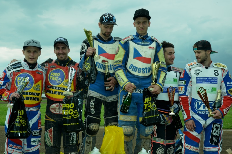 Pódium hlavního závodu: Josef Franc, Martin Málek, Zdeněk Simota, Ondřej Smetana, Zdeněk Holub a Hynek Štichauer