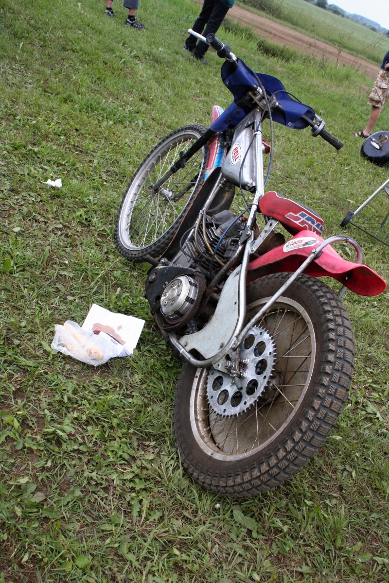 Po Vladimíru Višváderovi záhy zbyly jen nedojedené rohlíky a porouchaný motocykl s motorem BM