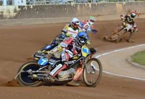 Mads Hansen vede před Benjaminem Cambe, Danielem Šilhánem a Timem Wundererem