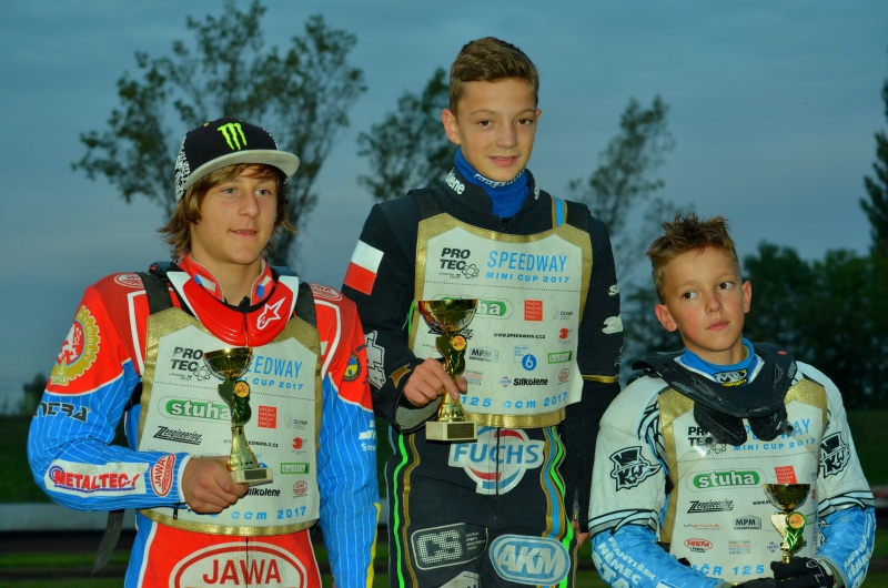 Daniel Klíma, Pavel Kuchař a Jaroslav Vaníček na stupních vítězů stopětadvacítek