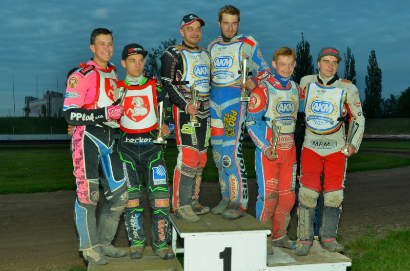 Patrik Mikel, Robert Chmiel, Zdeněk Holub, Michal Škurla, Petr CHlupáč a Filip Hájek na stupních vítězů