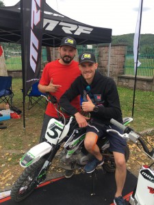 Martin Vaculík se svým bratrancem Peterem při sobotní prezentaci Vaculík Pitbike Racing při poháru přátelství v Žarnovici